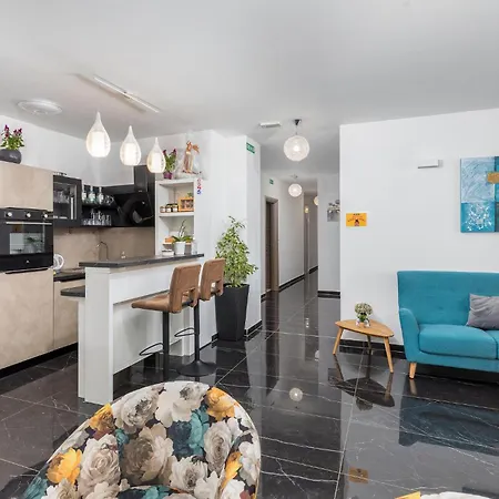 Apartment Stunning In With Wifi - Cir773 Pula