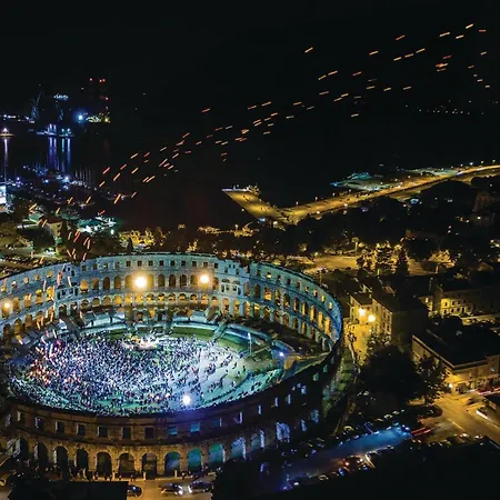 Stunning In With Wifi - Cir773 Пула